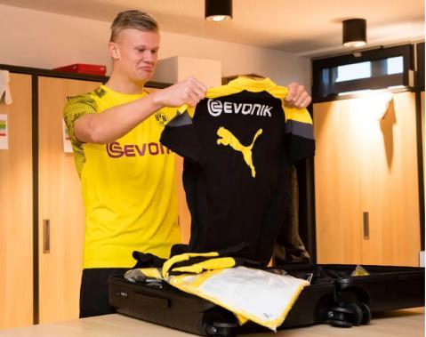 牛得嘞！今晚两场意甲均出现门将开场出击犯规染红情况（罕见一幕：今夜两场意甲均出现门将开场出击犯规被红牌罚下）