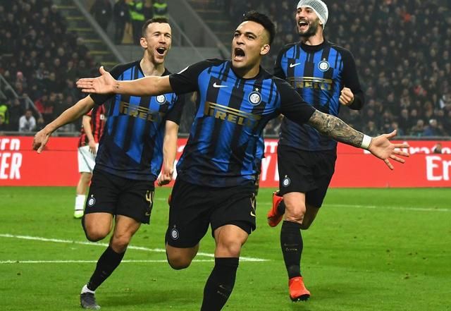 说了啥？卢克曼在被换下时与主教练尤里奇发生口角冲突（被换下不满，卢克曼与主帅尤里奇场边爆发口角）