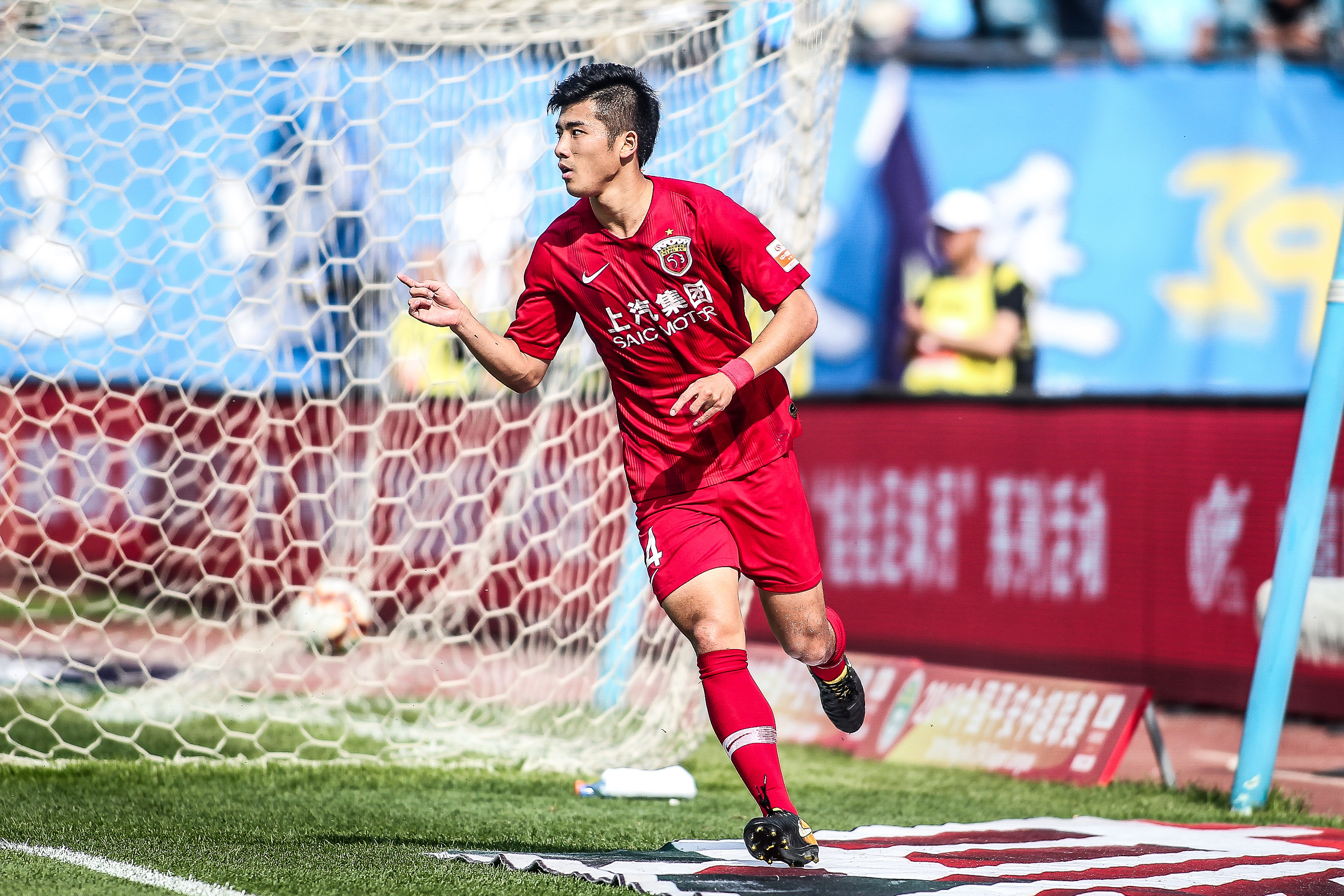 卡列洪：孔蒂和萨里很像总是重复枯燥训练，但这么做效果很好（卡列洪：孔蒂与萨里风格相近，训练虽枯燥重复却成效显著）