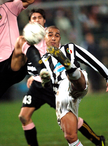 半场战报：海登海姆0-1弗赖堡，曼赞比建功（半场快讯：弗赖堡1-0领先海登海姆，曼赞比破门）