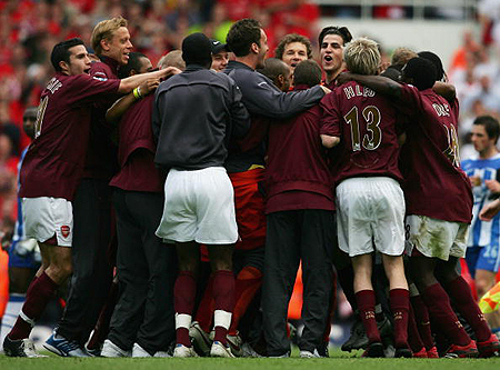 王哲林17分 CBA俱乐部杯上海男篮111-72战胜四川 杜智博23分