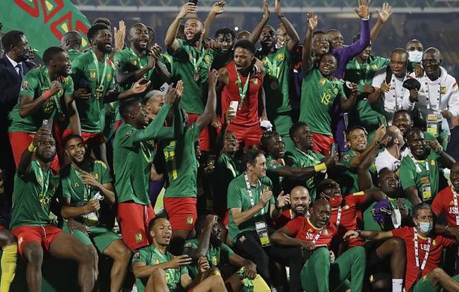 托蒂：说C罗的坏话只能说明你在嫉妒他，他和梅西的水平相当（托蒂：抹黑C罗只是出于嫉妒，他与梅西实力不相上下）