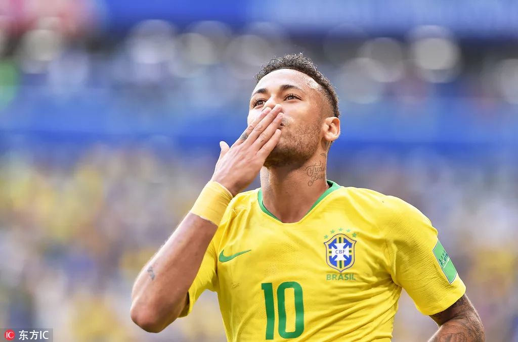 “小雪”节气将至，长春亚泰基地为天然草加盖第二层“棉被”（小雪将至，长春亚泰基地给天然草再添一层“棉被”）