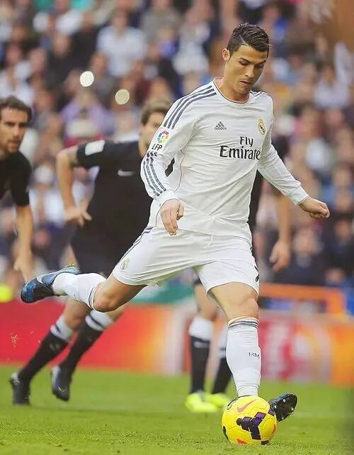 兰杜奇：上半场我们没拉开阵型宽度，踢得有点像一群小鸡