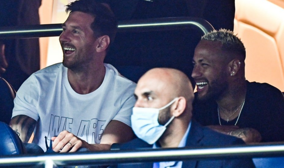 中超收官战观众人数：梭鱼湾62330人刷新本赛季纪录（中超收官战梭鱼湾62330人到场，刷新赛季上座纪录）